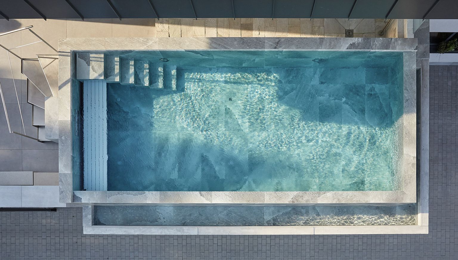 Bild von gallery/b&b-fliesen-naturstein-freiburg-gallerie-pool