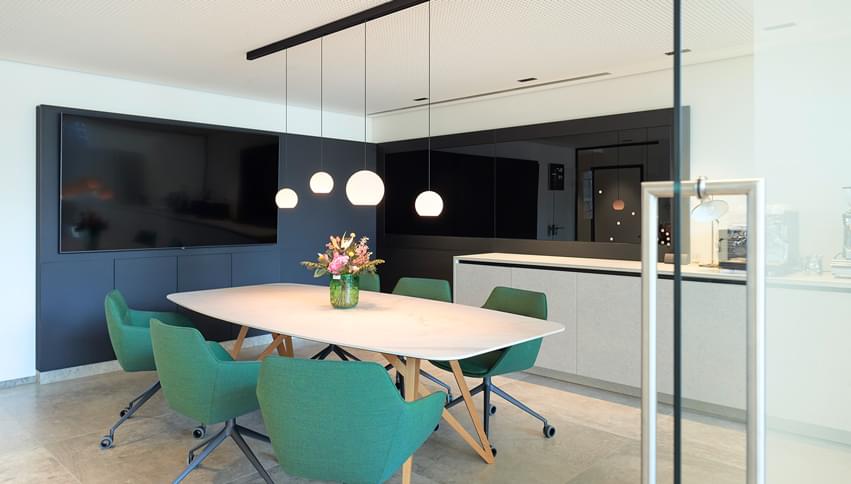 Bild von gallery/b&b-fliesen-naturstein-freiburg-gallerie-meeting-room