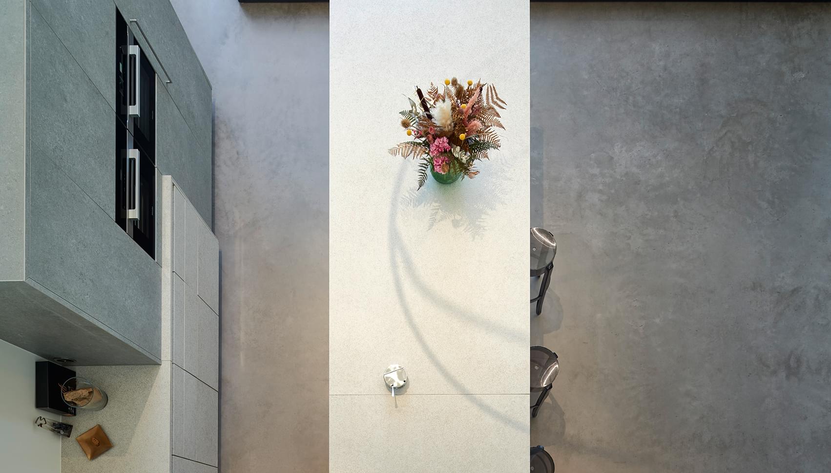 Bild von gallery/b&b-fliesen-naturstein-freiburg-gallerie-tisch